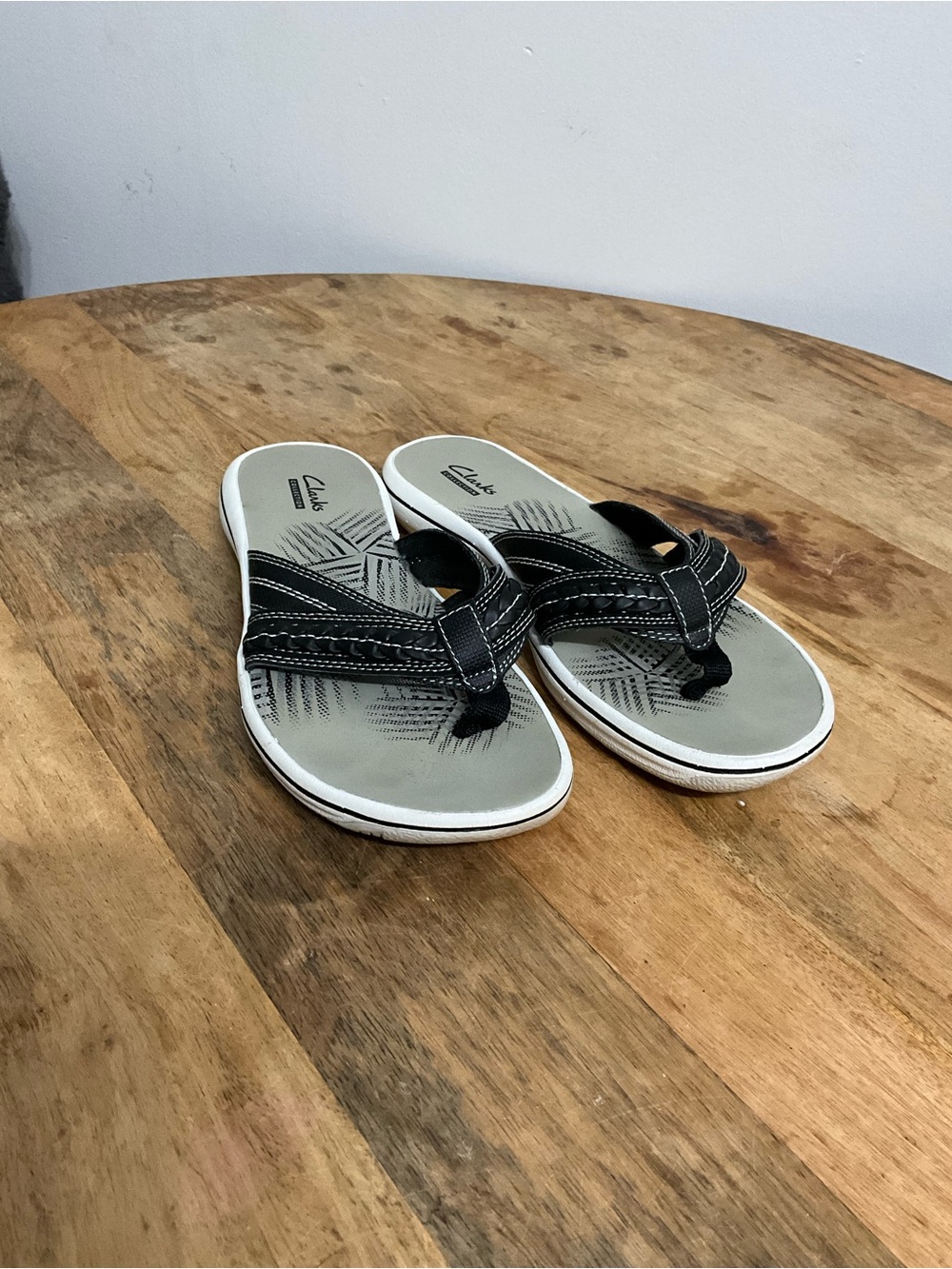 Clarks Men’s Black and Gray Thong Sandals